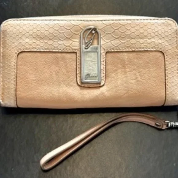Guess Wallet - Picture 1 of 3